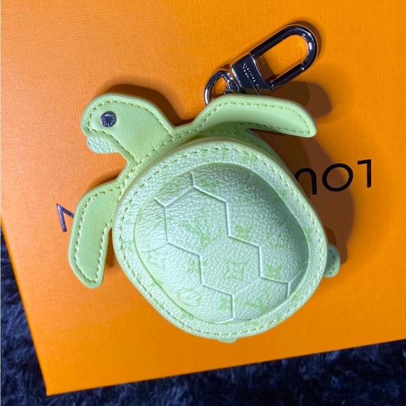 Louis Vuitton LV Turtle Green Bag Charm & Key Holder    (Pre-Owned) - Picture 1 of 2